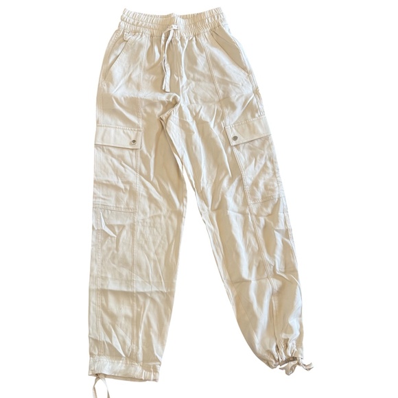 NWOT Athleta High Waisted Cargo Pants in Cream White Side Pockets - Picture 1 of 10